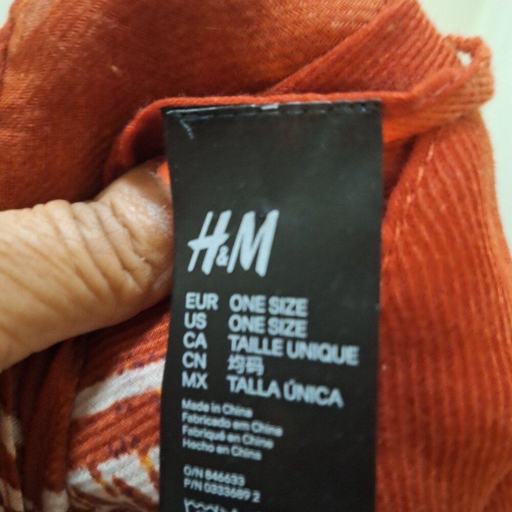 H&M WOOL SCARF. - Picture 2 of 2